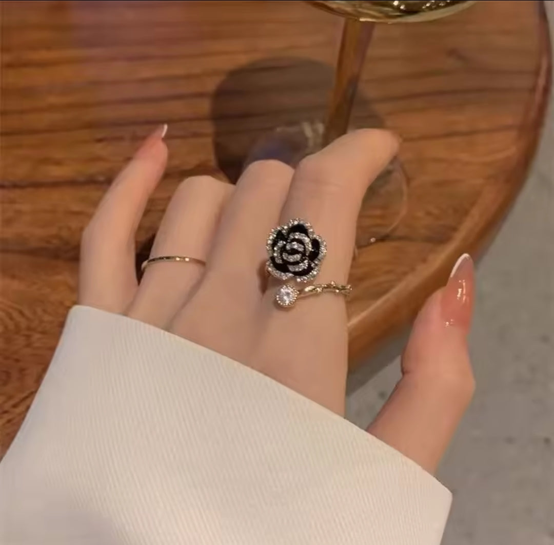 BLACK ROSE SHAPED RING FOR WOMEN