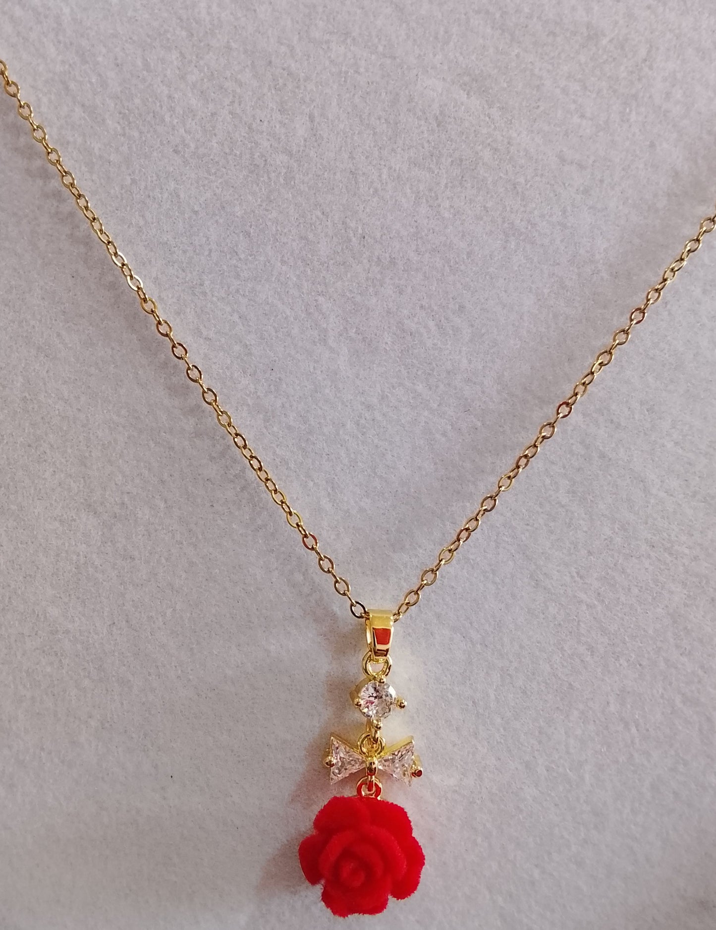 LADIES GOLD-TONE RED ROSE PENDANT NECKLACE