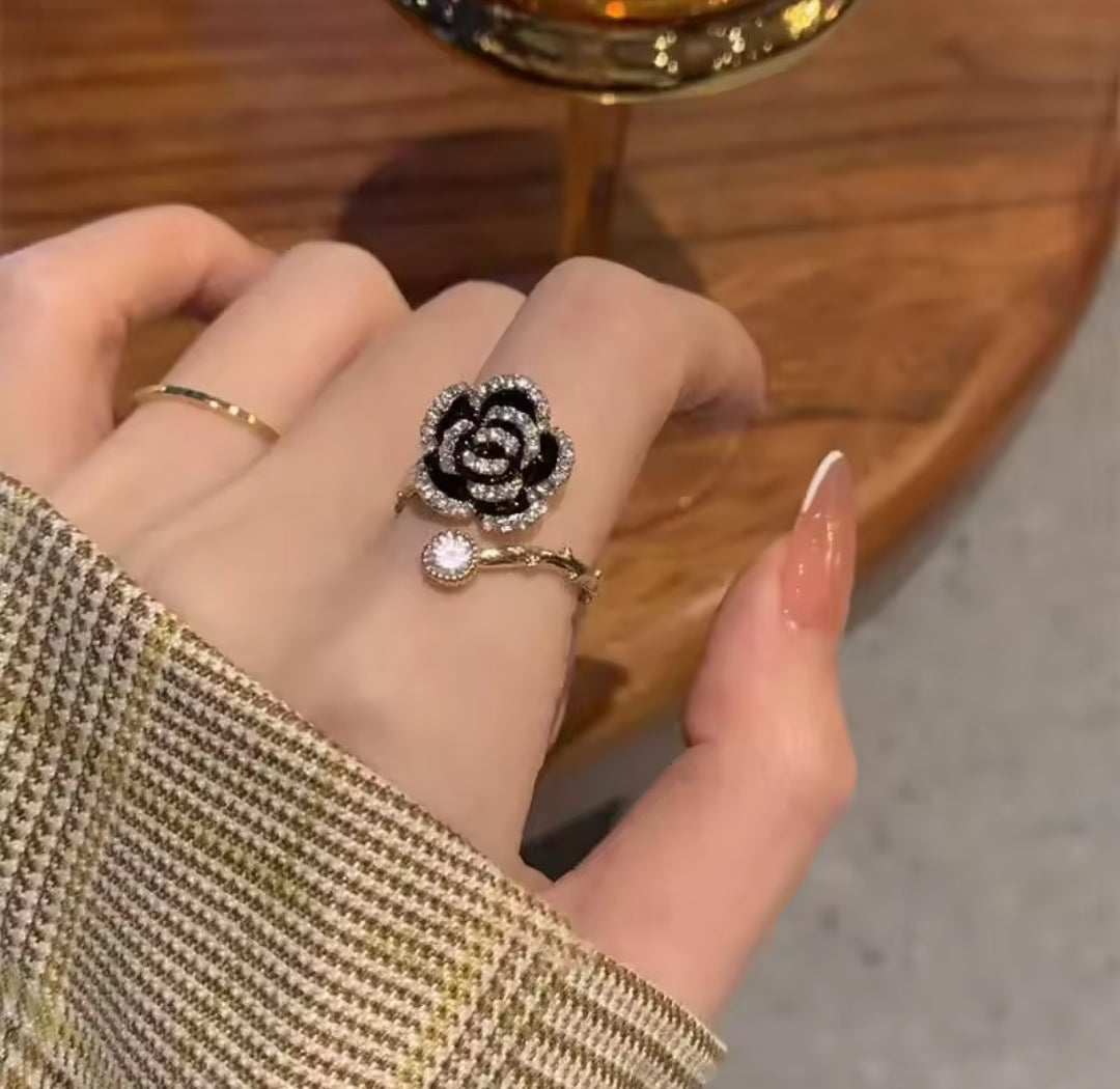 BLACK ROSE SHAPED RING FOR WOMEN