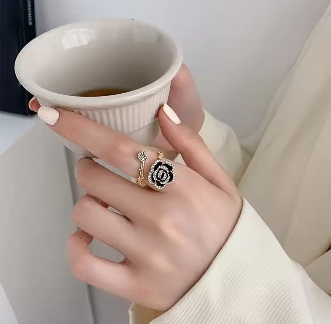 BLACK ROSE SHAPED RING FOR WOMEN