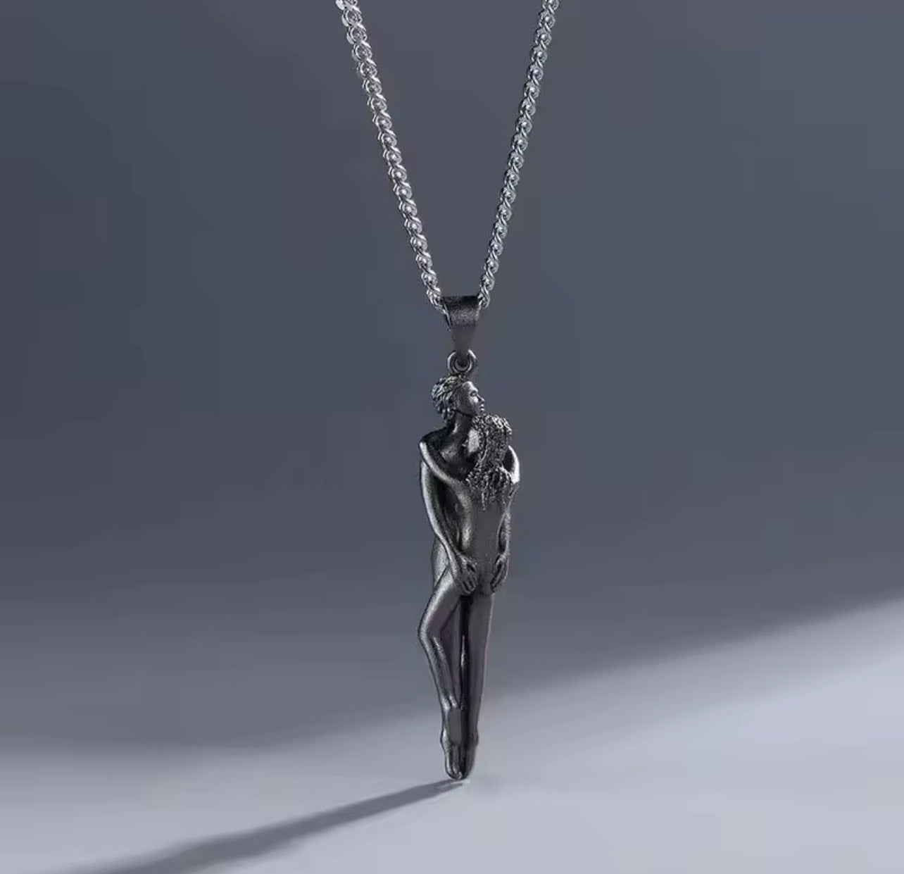 CLASSIC COUPLE HUGGING NECKLACE