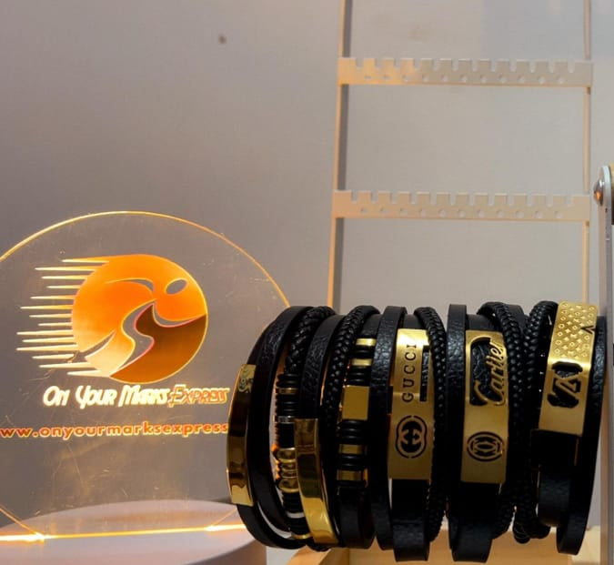 MEN'S LEATHER BRACELET - GOLD TONE