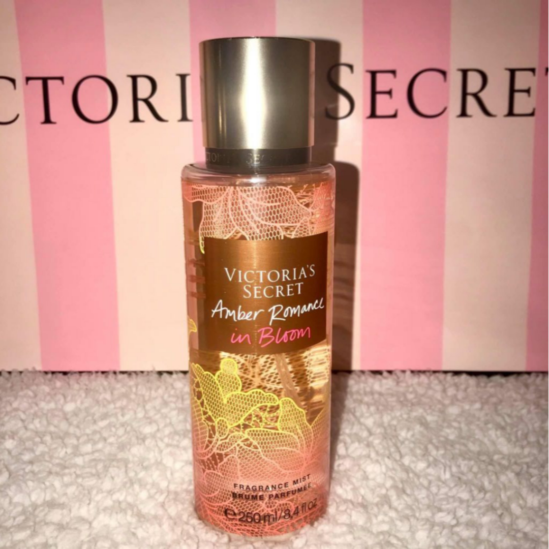 VICTORIA'S SECRET AMBER ROMANCE IN BLOOM FRAGRANCE MIST (250ML)