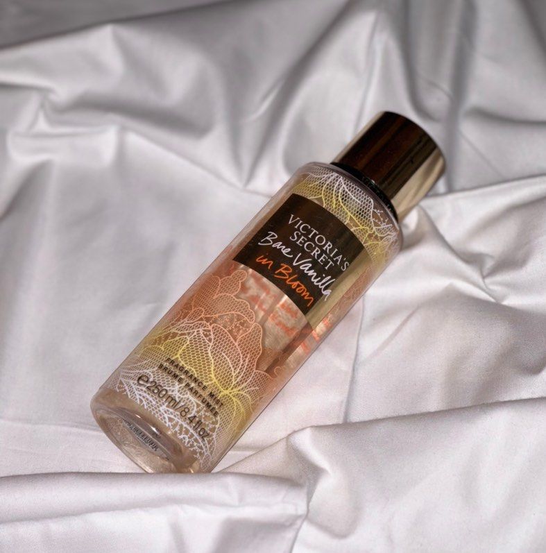 VICTORIA'S SECRET BARE VANILLA IN BLOOM FRAGRANCE MIST - 250ML